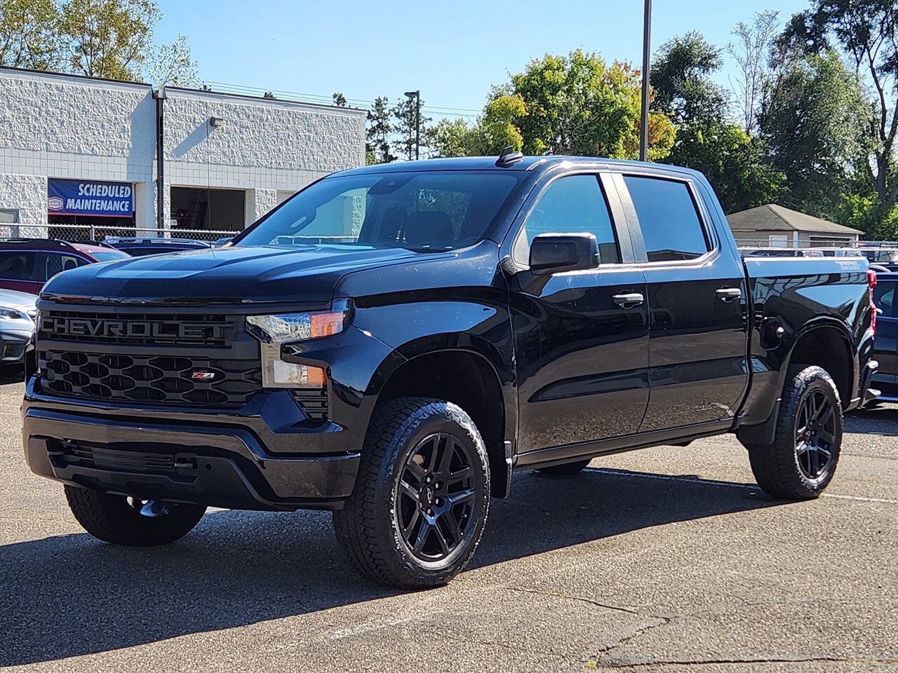Used 2025 Chevrolet Silverado 1500 Custom Trail Boss w/ Midnight Edition AWD/4WD image 7