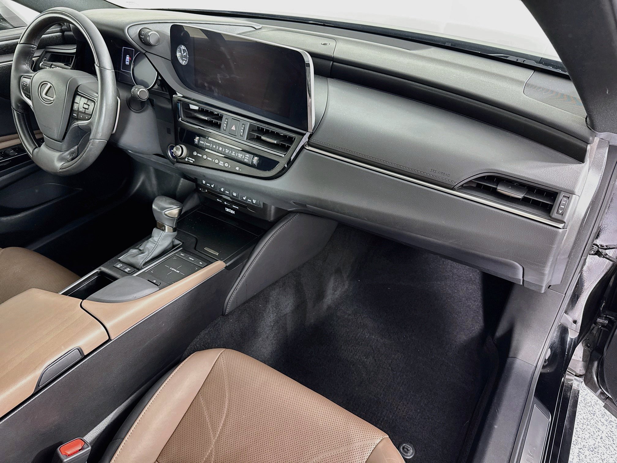 Used 2022 Lexus ES 300h w/ Accessory Package FWD image 30