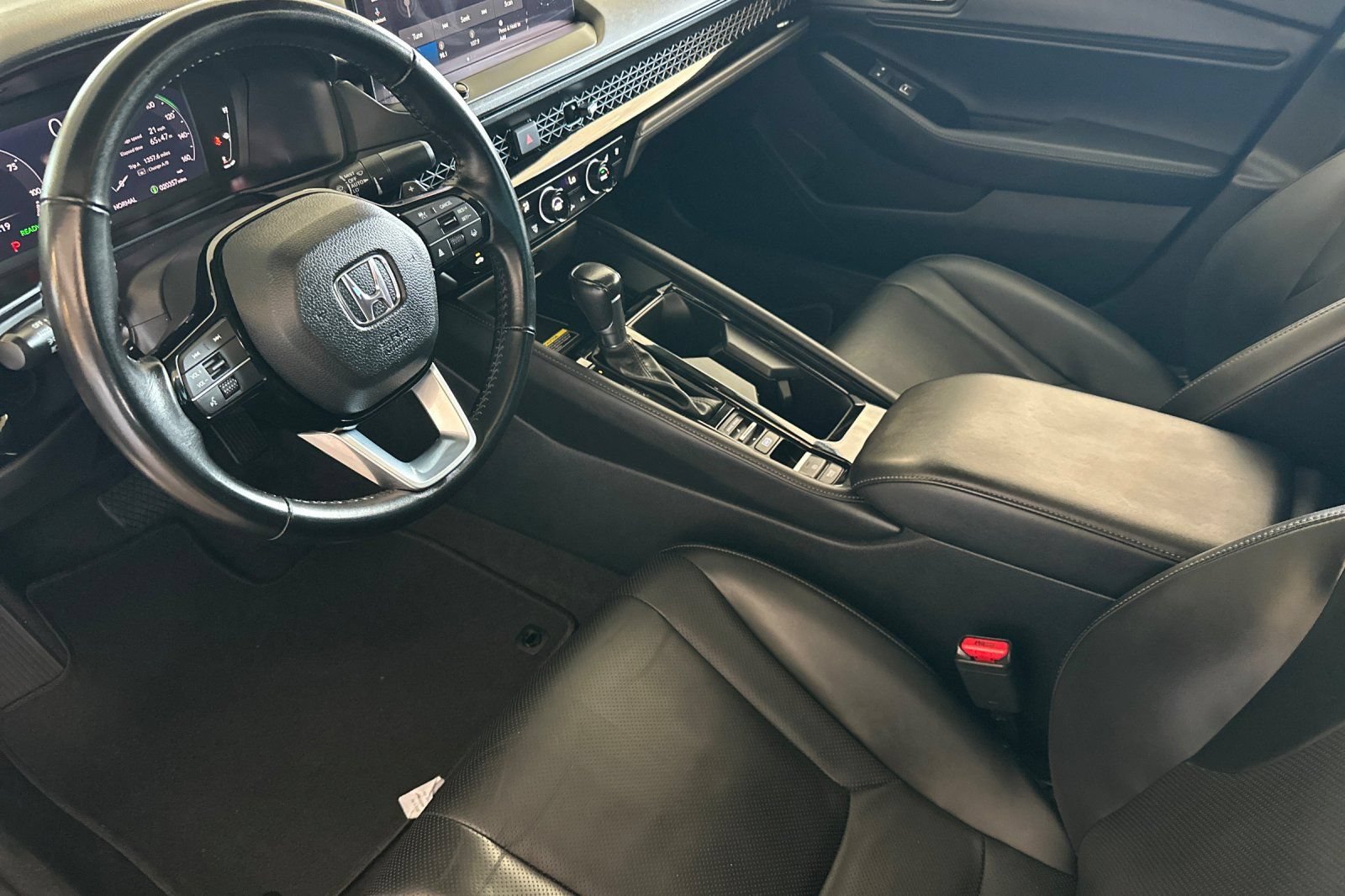 Used 2024 Honda Accord Touring image 7