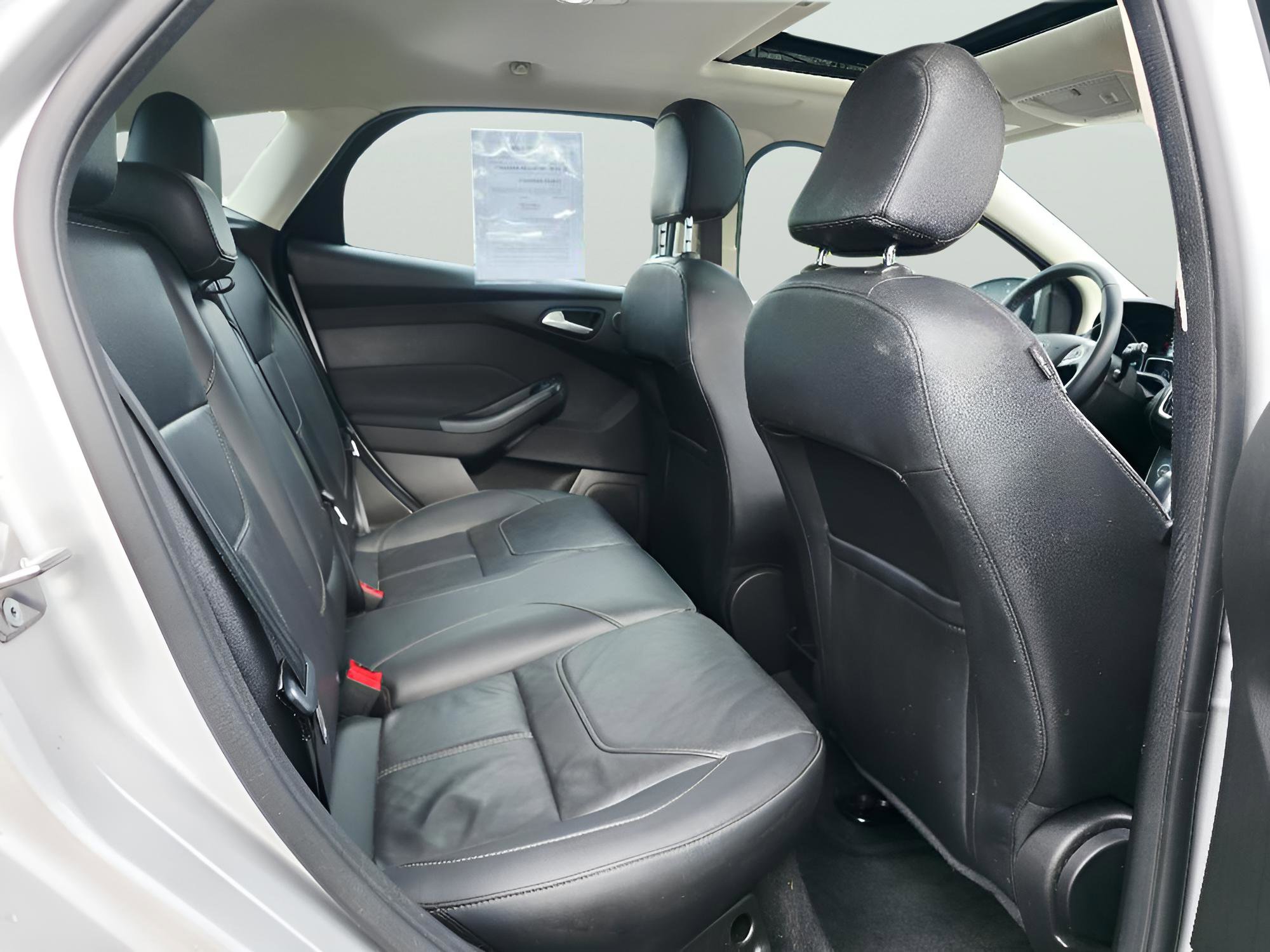 Used 2017 Ford Focus Titanium w/ Titanium Technology Package FWD image 13