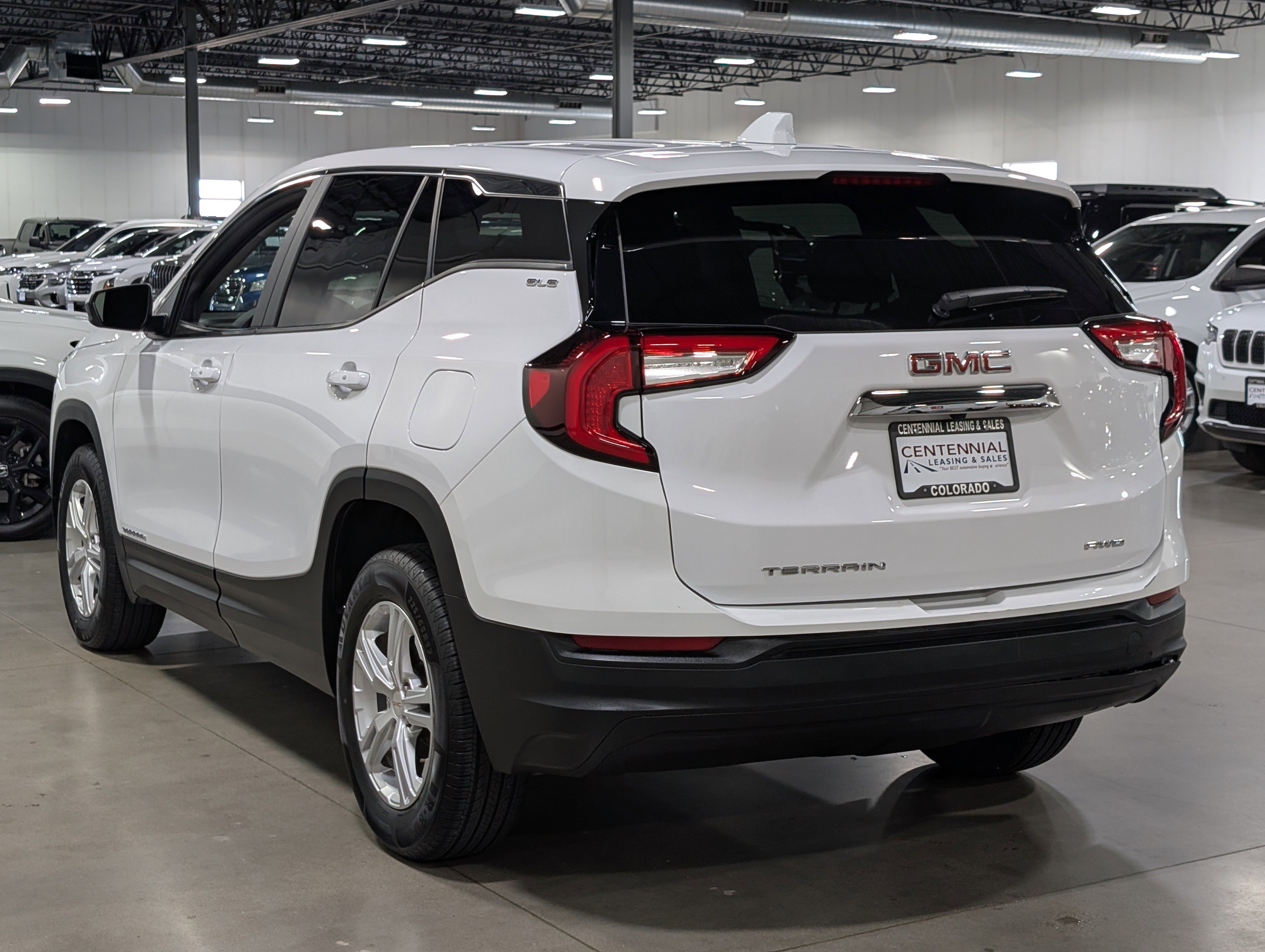 Used 2024 GMC Terrain SLE image 5