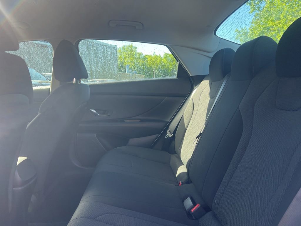 Used 2023 Hyundai Elantra SE FWD image 14