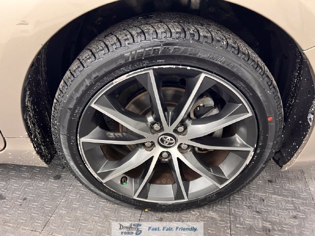 Used 2016 Toyota Camry XSE FWD image 17