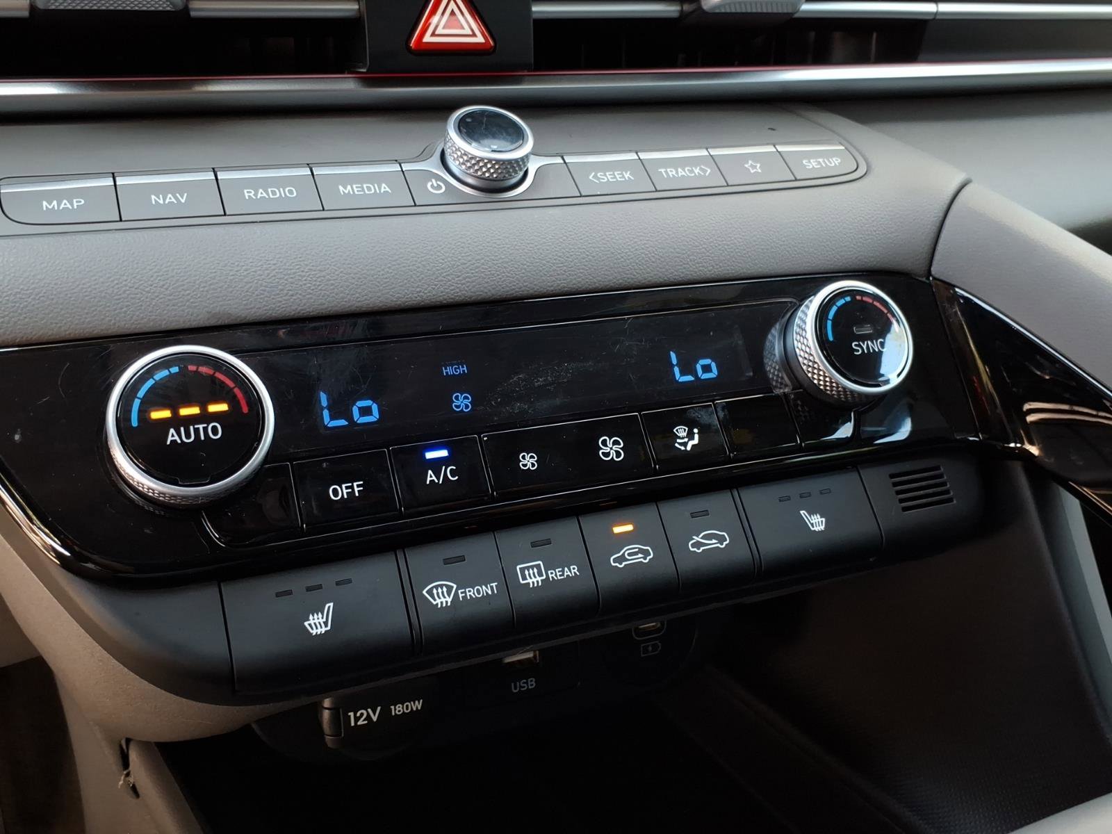 Certified 2025 Hyundai Elantra SEL image 22