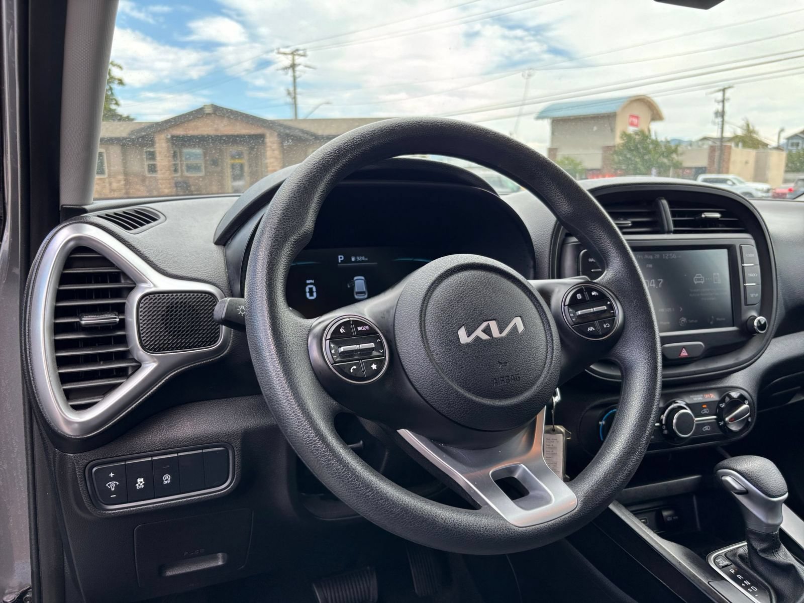 Used 2025 Kia Soul LX w/ LX Technology Package FWD image 31