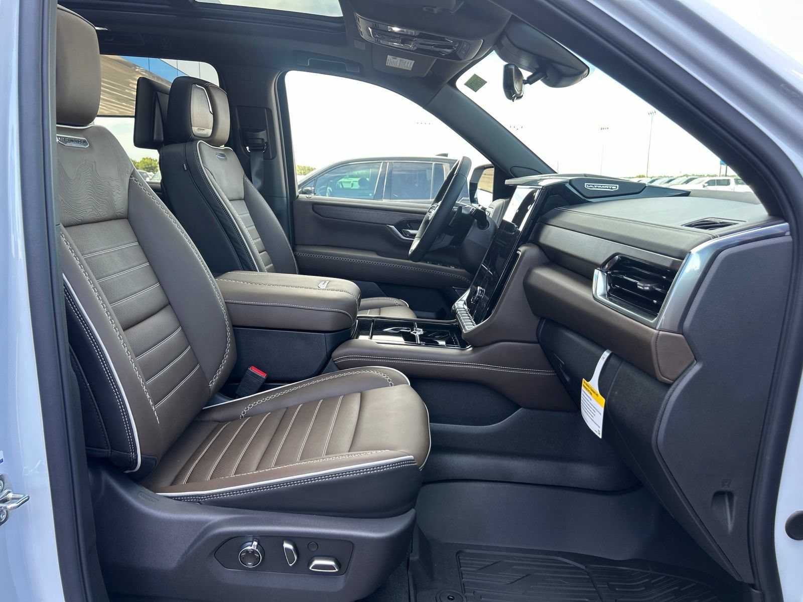 New 2026 GMC Yukon XL Denali Ultimate w/ LPO, Floor Liner Package AWD/4WD image 17