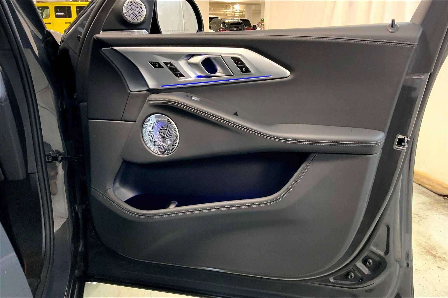 Used 2025 BMW XM image 23