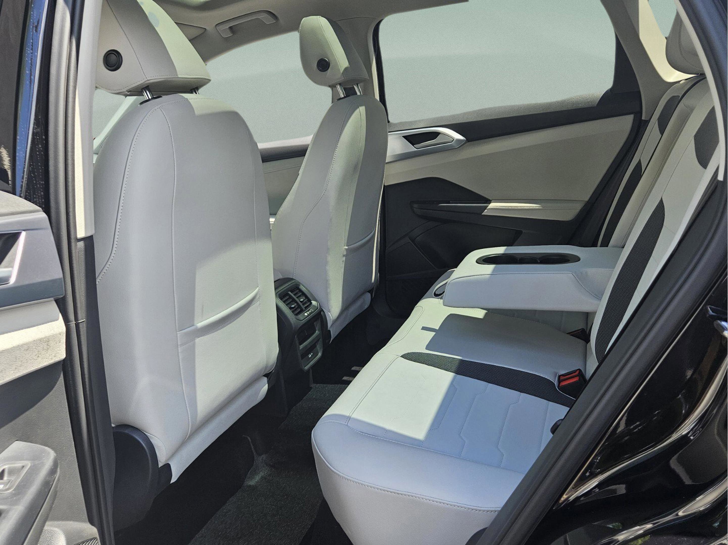 New 2025 Volkswagen Taos SE image 11