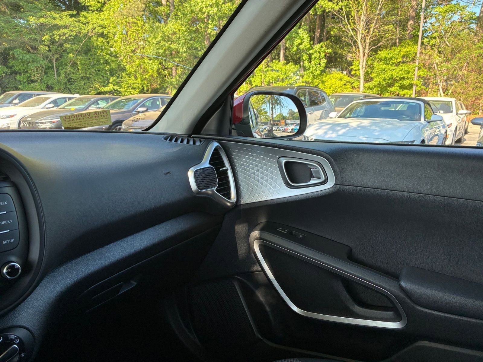 Used 2025 Kia Soul LX w/ LX Technology Package FWD image 35