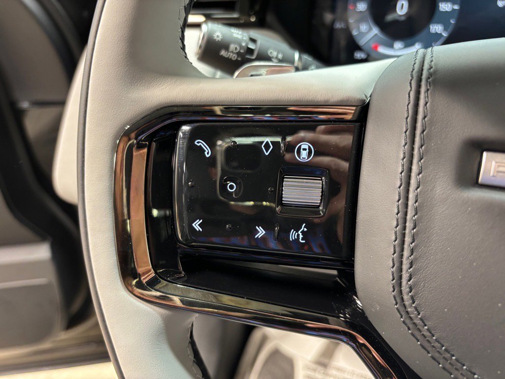 New 2026 Land Rover Range Rover Velar S image 20