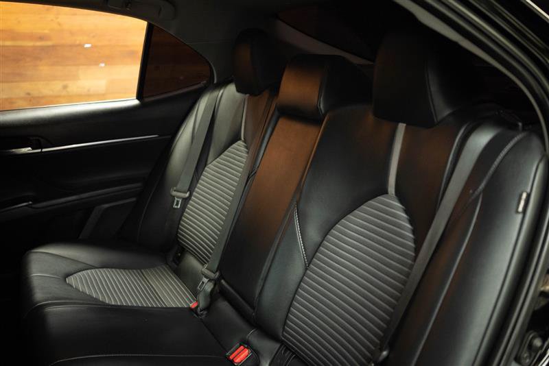 Used 2020 Toyota Camry SE w/ Carpet Mat Package FWD image 12