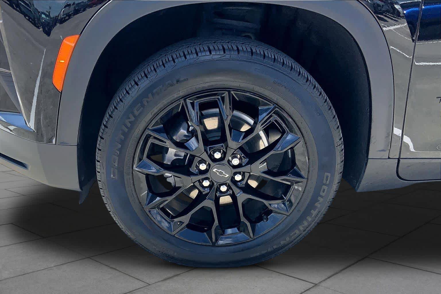 Used 2025 Chevrolet Traverse LT w/ Midnight/Sport Edition FWD image 10