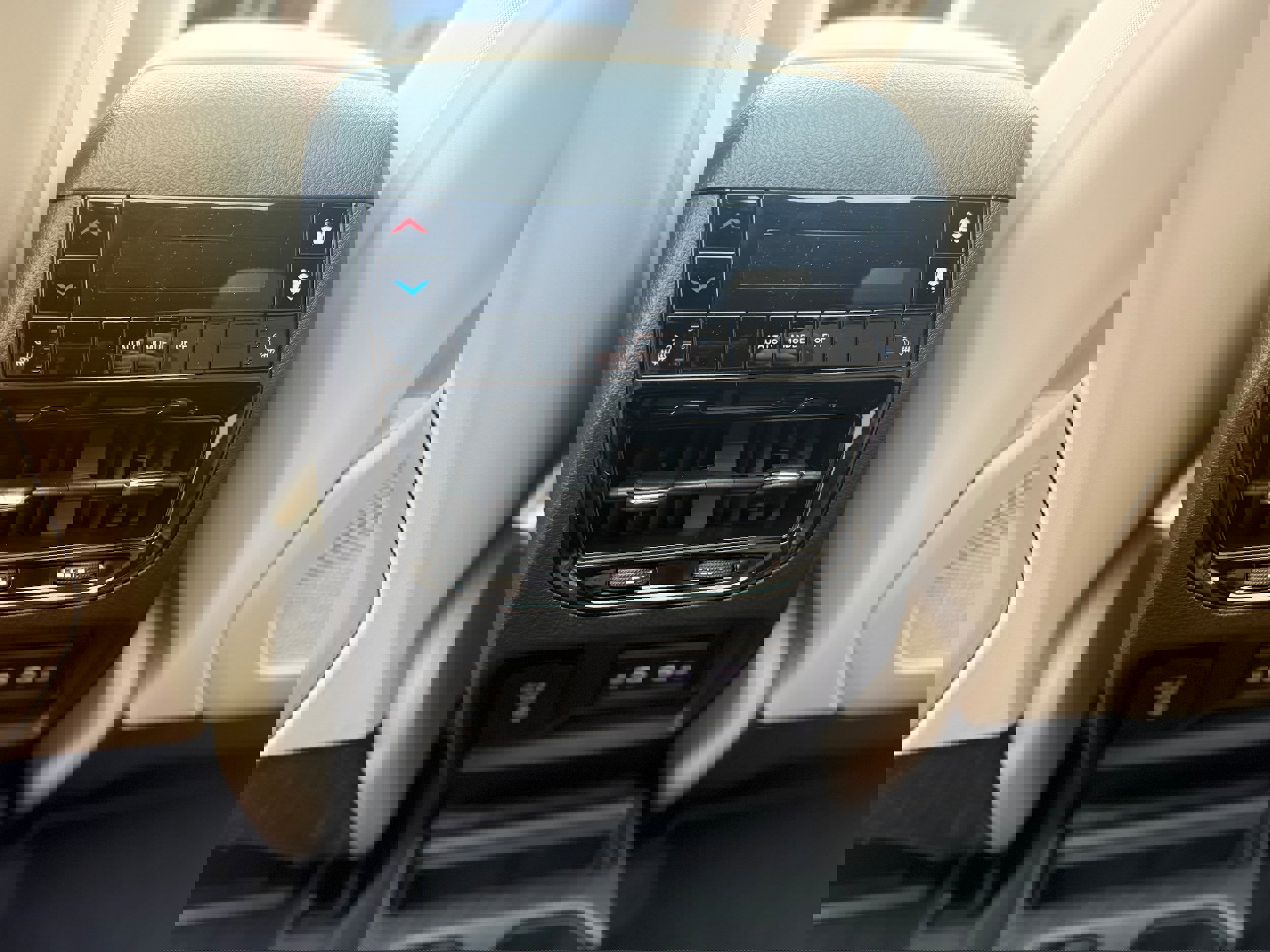 New 2026 Jeep Grand Cherokee L Limited w/ Limited Altitude Package image 15