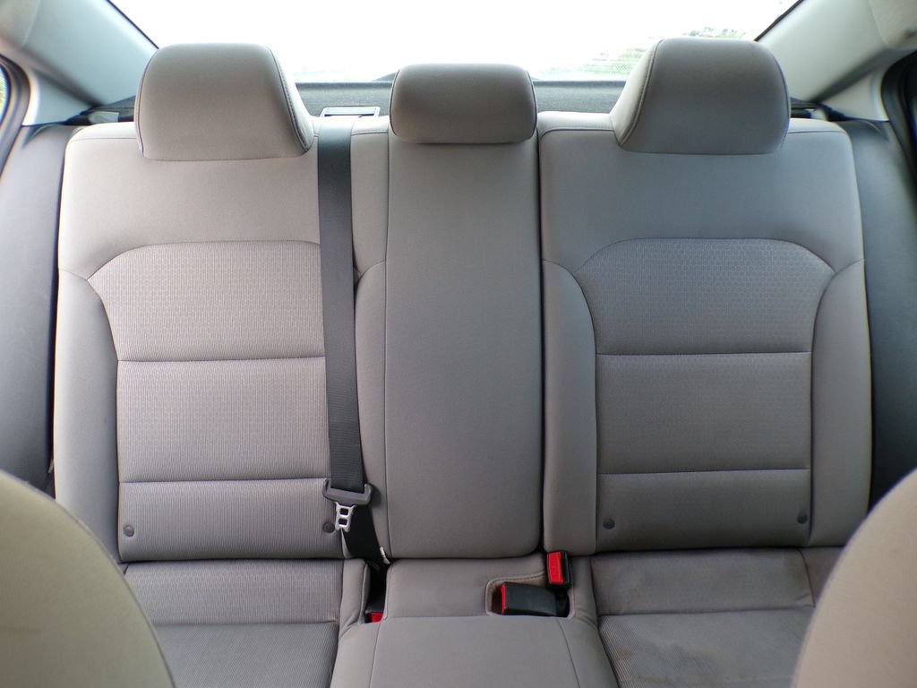 Used 2017 Hyundai Elantra SE FWD image 19