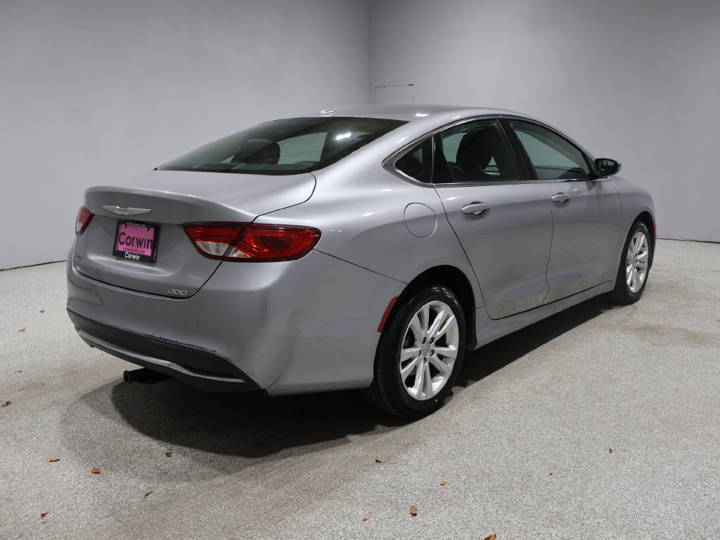 Used 2015 Chrysler 200 Limited w/ Convenience Group FWD image 2