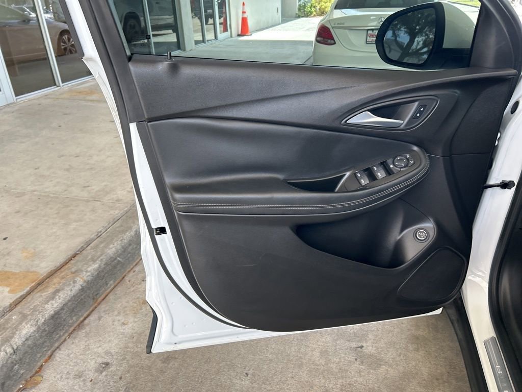 Used 2022 Buick Encore GX Select FWD image 35