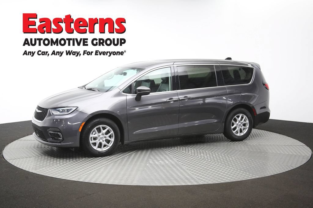 Used 2023 Chrysler Pacifica Touring-L FWD image 59