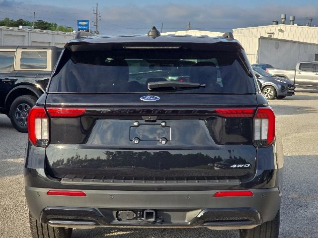 Used 2025 Ford Explorer ST-Line w/ ST-Line Street Pack AWD/4WD image 4