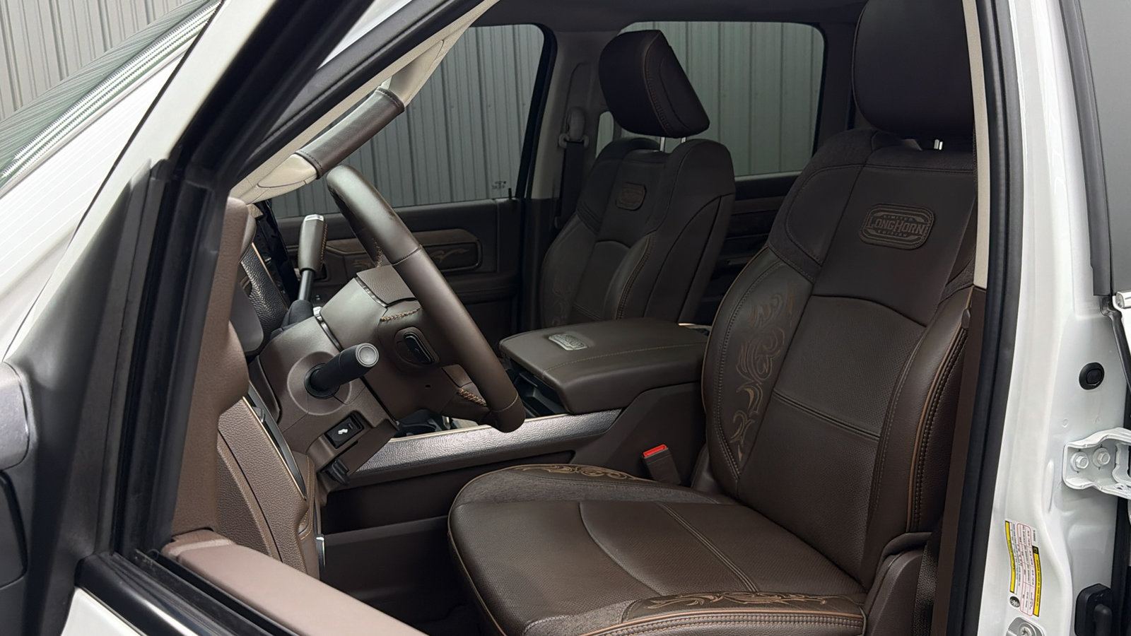 Used 2025 RAM 2500 Limited AWD/4WD image 35