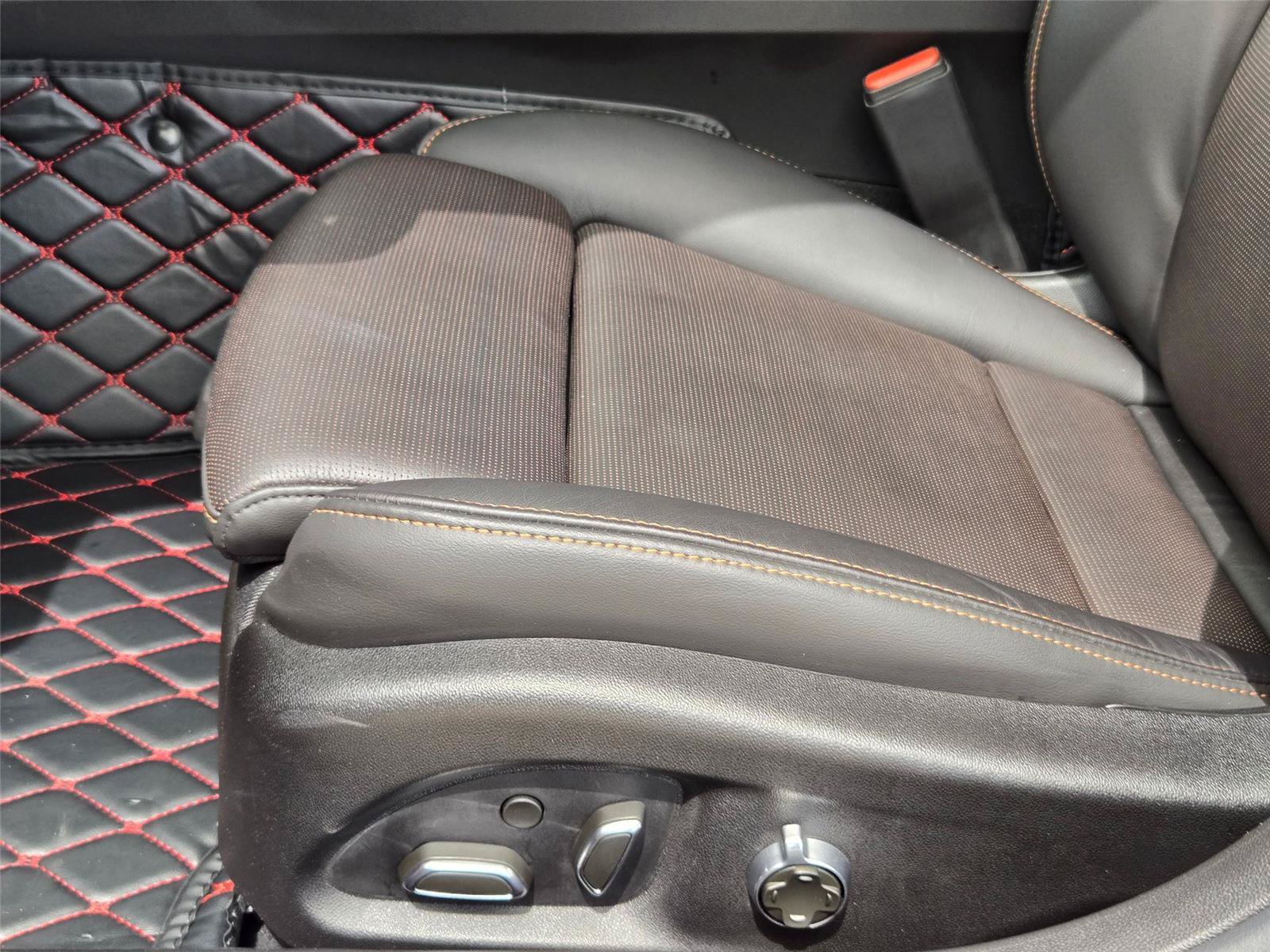 Used 2025 Cadillac CT5 V RWD image 28