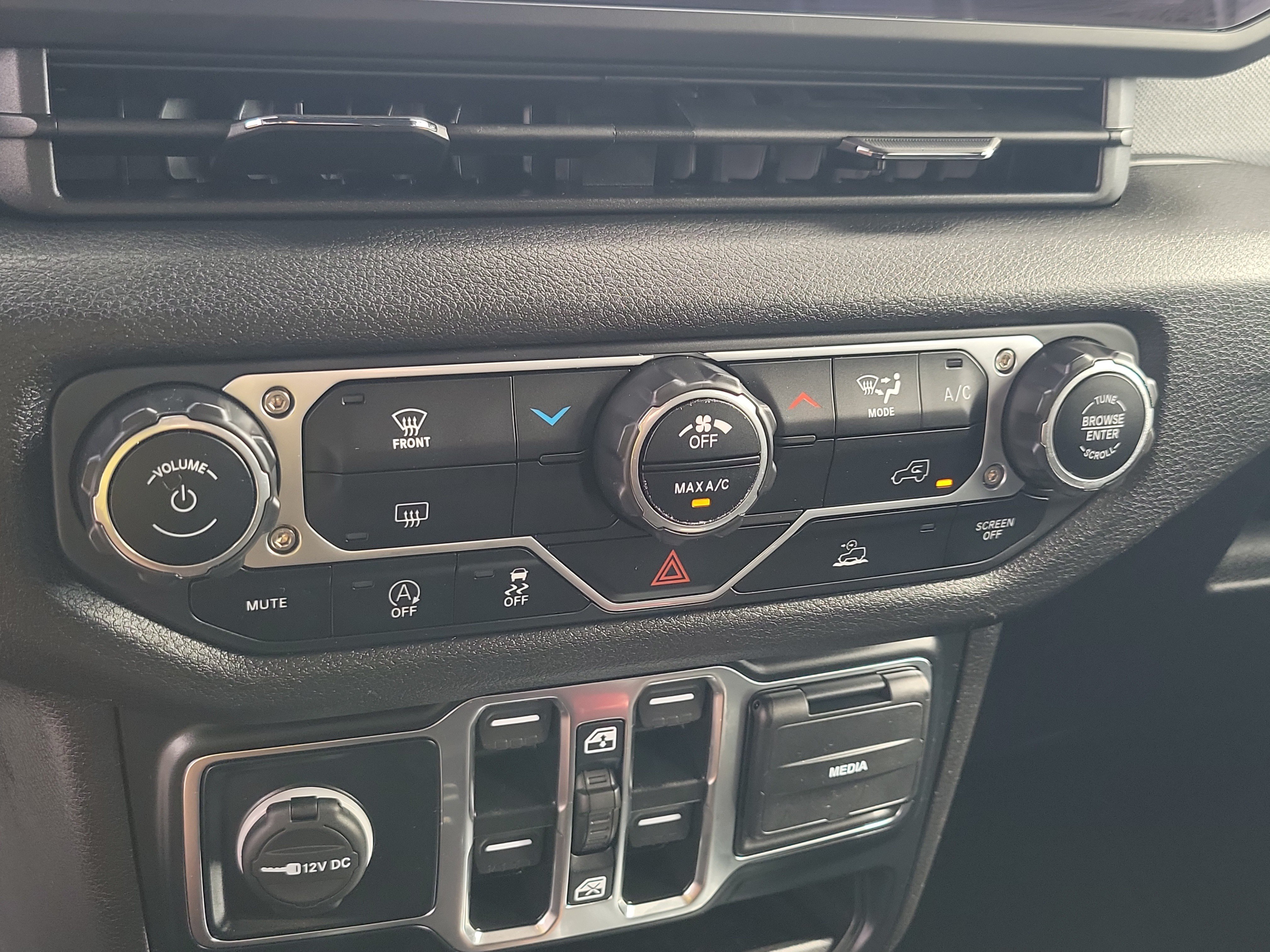 Used 2024 Jeep Wrangler Unlimited Sport AWD/4WD image 22