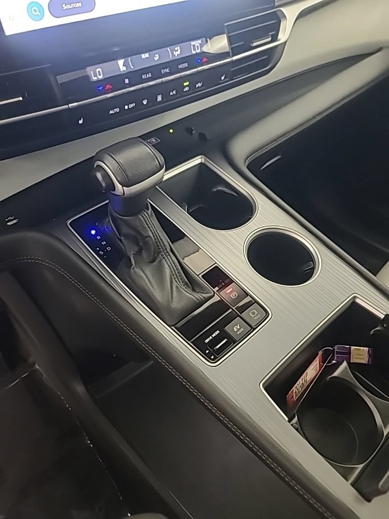 Used 2025 Toyota Sienna XLE FWD image 38