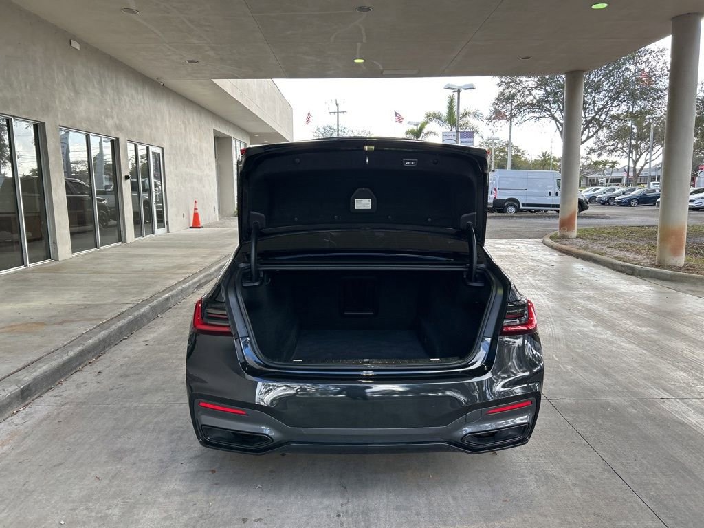 Used 2022 BMW 740i xDrive w/ M Sport Package image 34