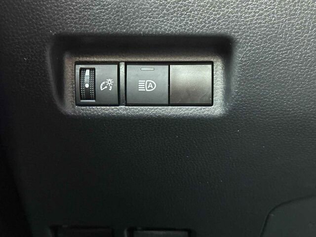 Used 2021 Toyota RAV4 LE image 29