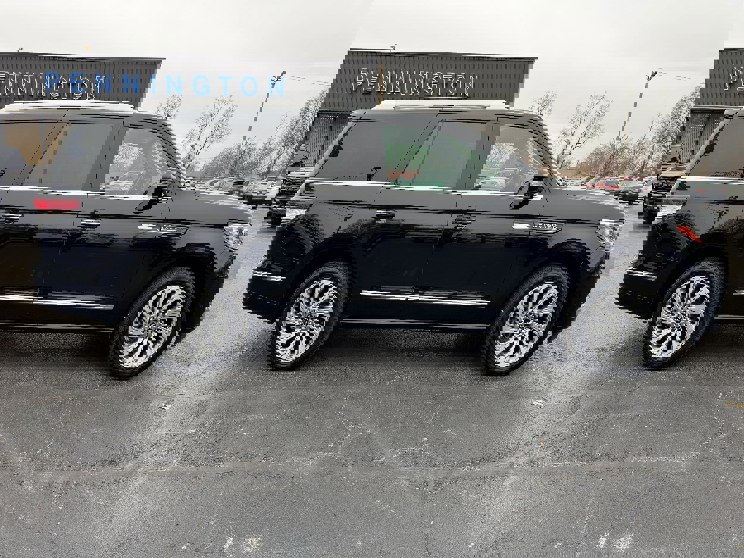 Used 2024 Lincoln Navigator Reserve image 8