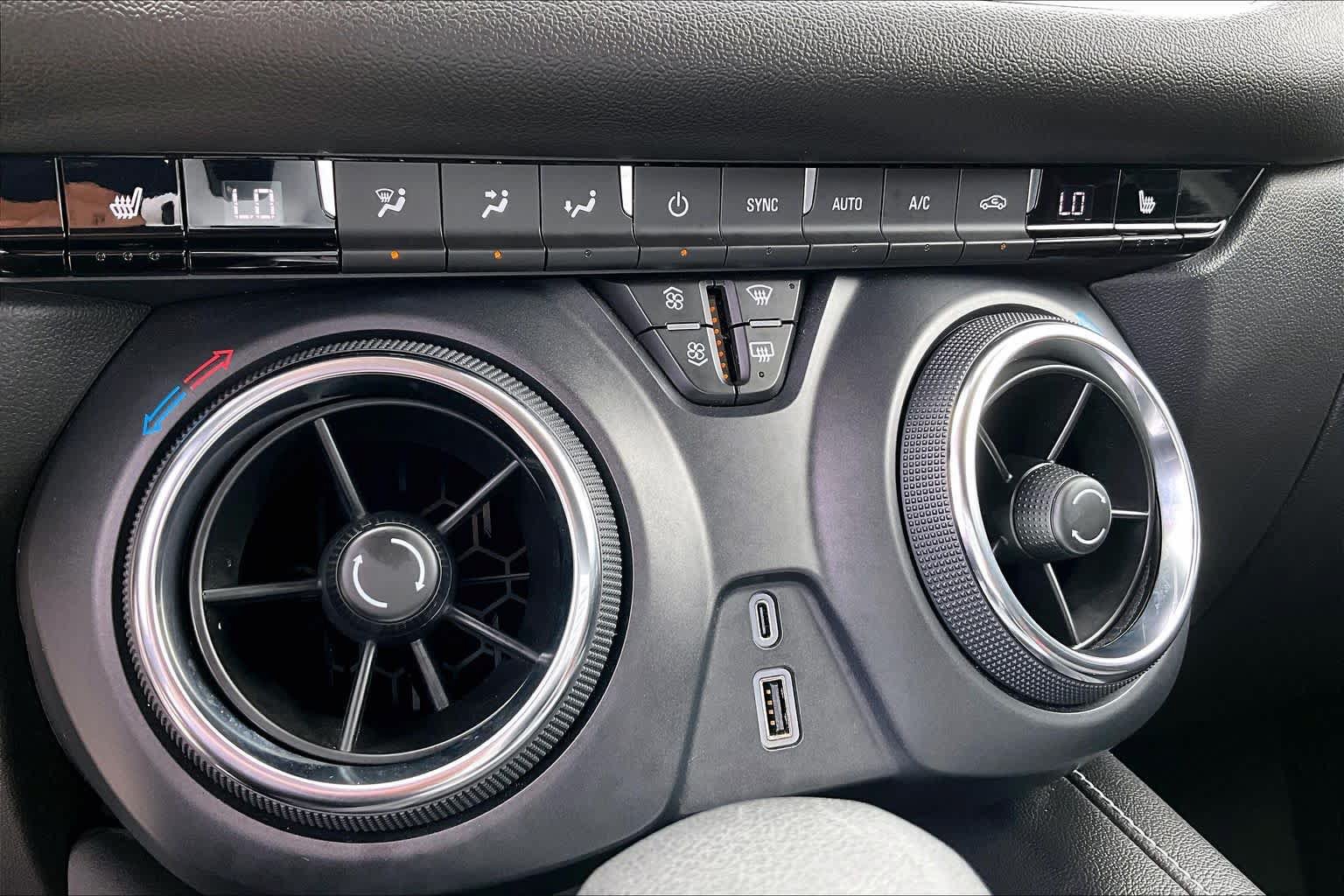 Used 2025 Chevrolet Blazer LT FWD image 31