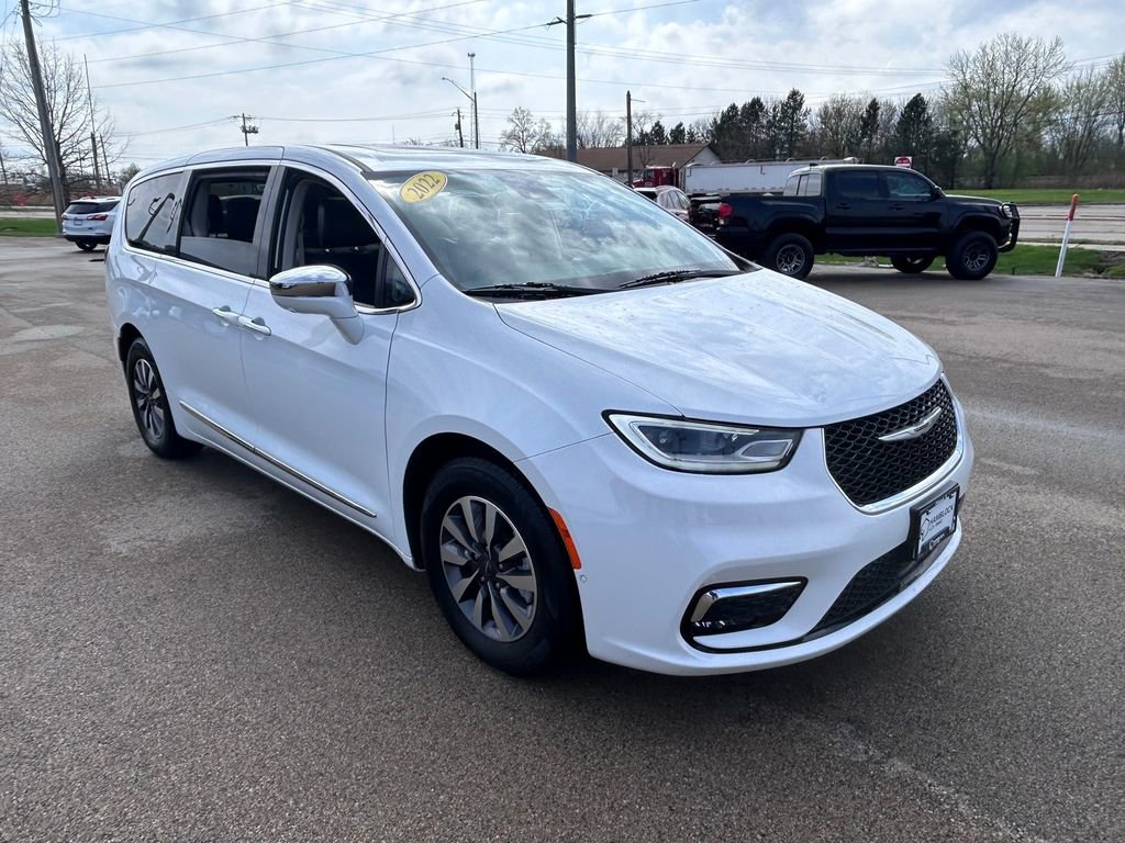 Used 2022 Chrysler Pacifica Limited FWD image 1