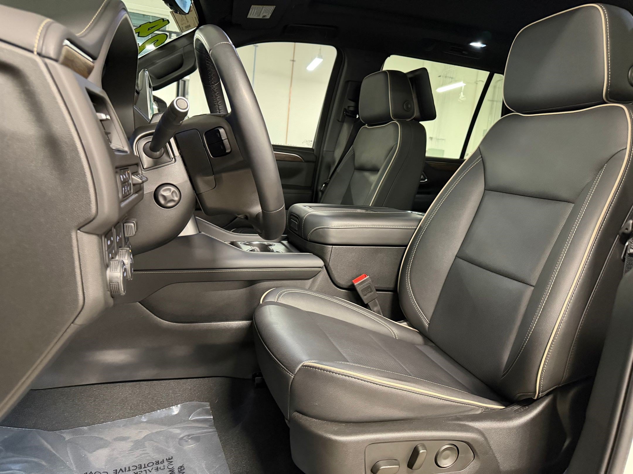 Used 2024 Chevrolet Tahoe Premier w/ Advanced Technology Package AWD/4WD image 5