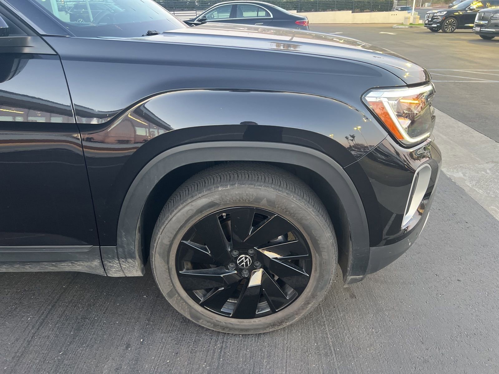 Used 2024 Volkswagen Atlas SE w/ Panoramic Sunroof Package image 3