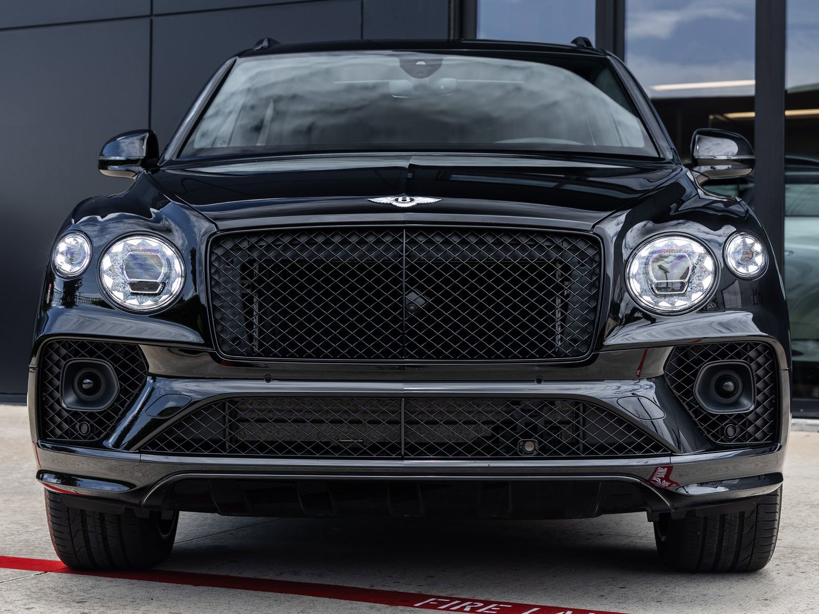 Used 2023 Bentley Bentayga AWD/4WD image 4