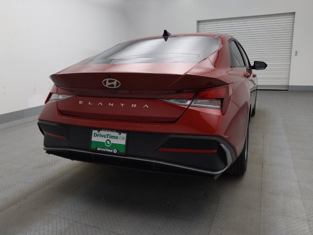 Used 2025 Hyundai Elantra SE FWD image 7
