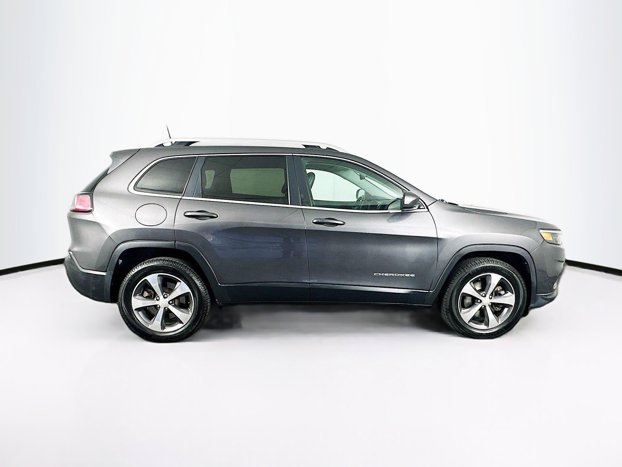 Used 2019 Jeep Cherokee Limited image 10