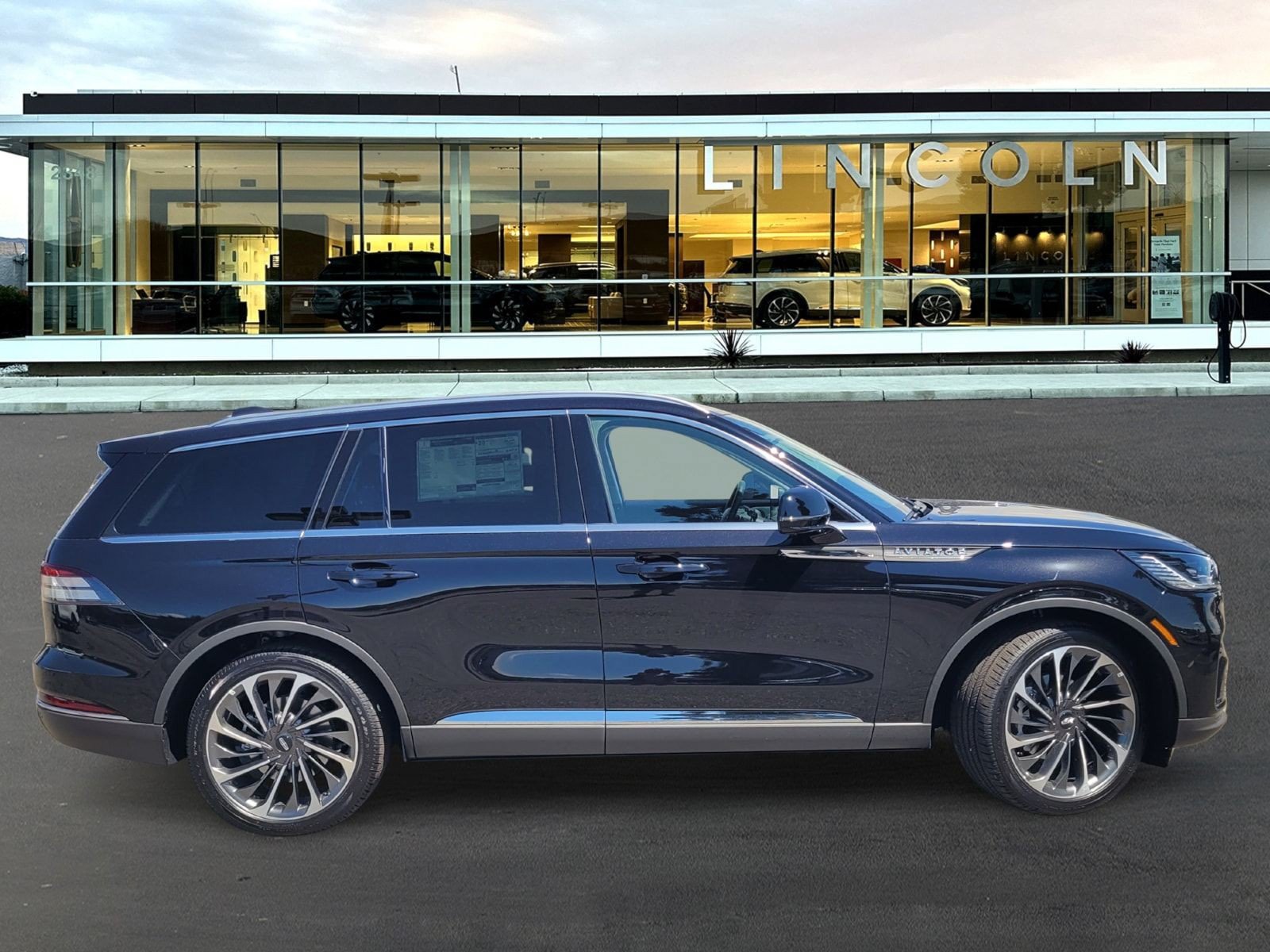 New 2026 Lincoln Aviator Reserve AWD/4WD image 3