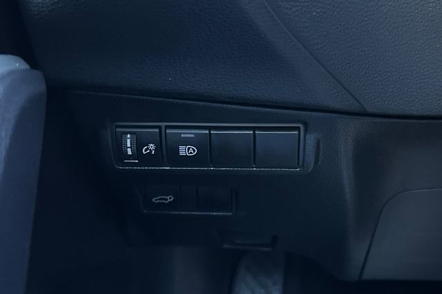 Used 2024 Toyota Corolla Cross XLE w/ Convenience Package image 31