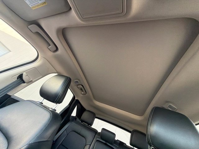 Used 2020 Ford Escape Titanium w/ Titanium Premium Package 2.0 AWD/4WD image 32