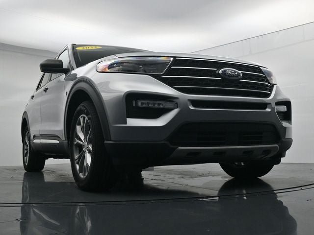 Certified 2022 Ford Explorer XLT w/ Equipment Group 202A AWD/4WD image 32