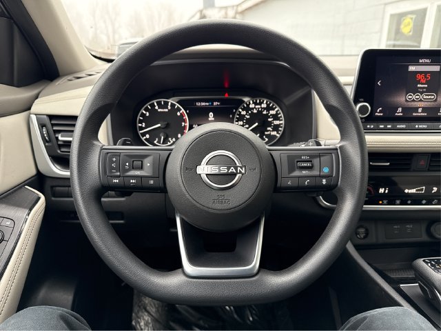 Used 2024 Nissan Rogue SV AWD/4WD image 16