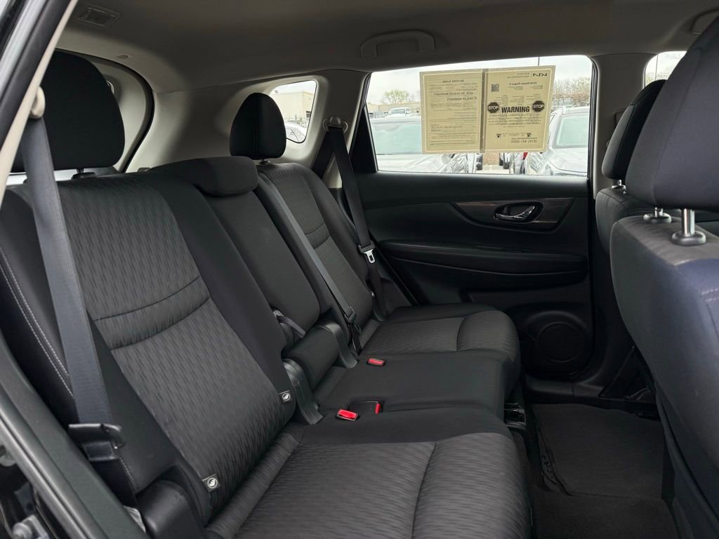 Used 2018 Nissan Rogue S image 18