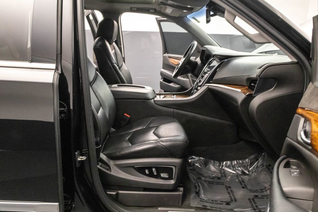 Used 2015 Cadillac Escalade Luxury image 32