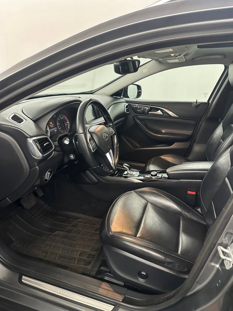 Used 2017 INFINITI QX30 Premium w/ Navigation Package image 10