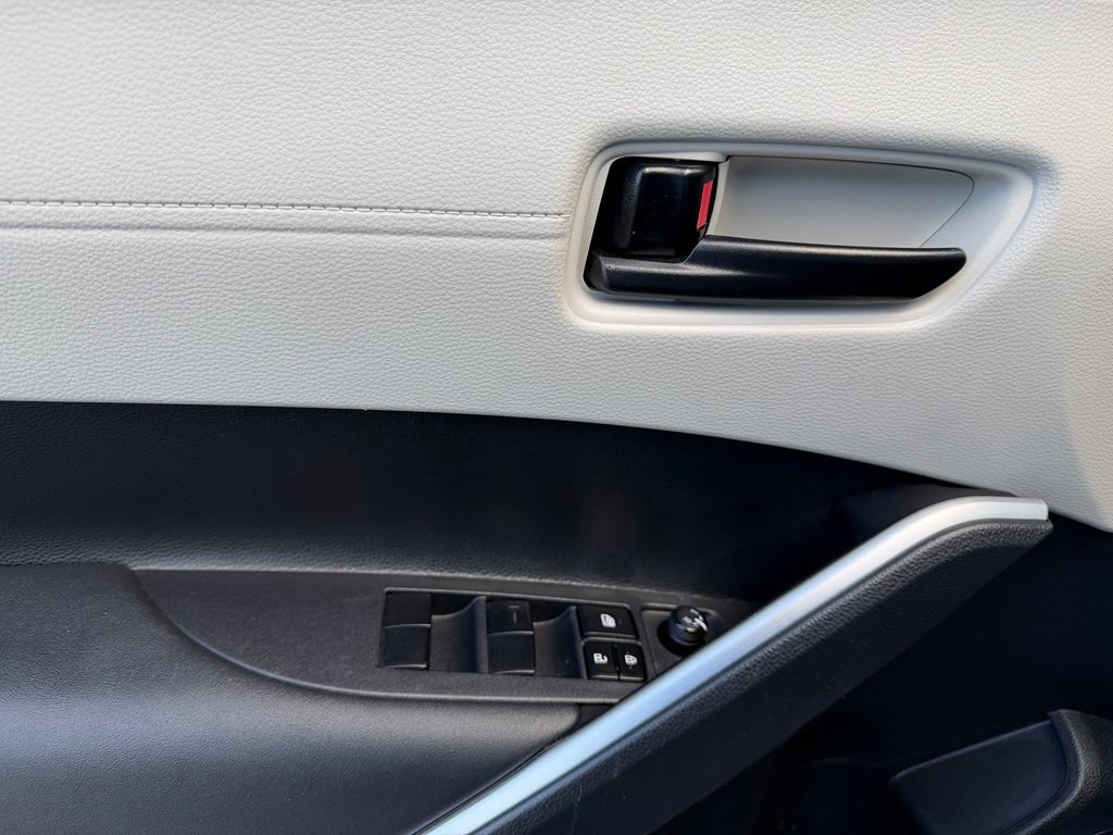 Used 2023 Toyota Corolla Cross L FWD image 36