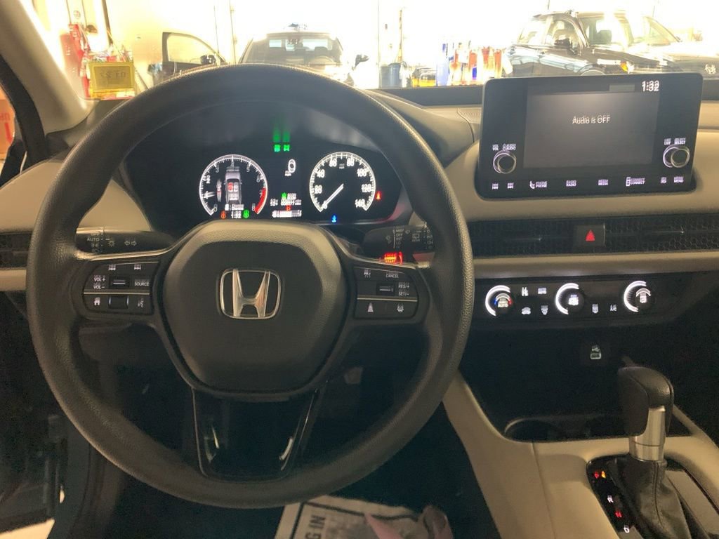Used 2023 Honda HR-V LX image 16