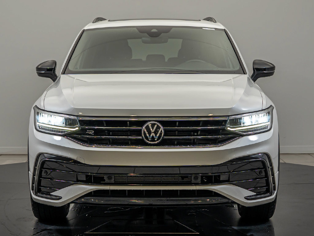 Used 2023 Volkswagen Tiguan SE R-Line FWD image 2