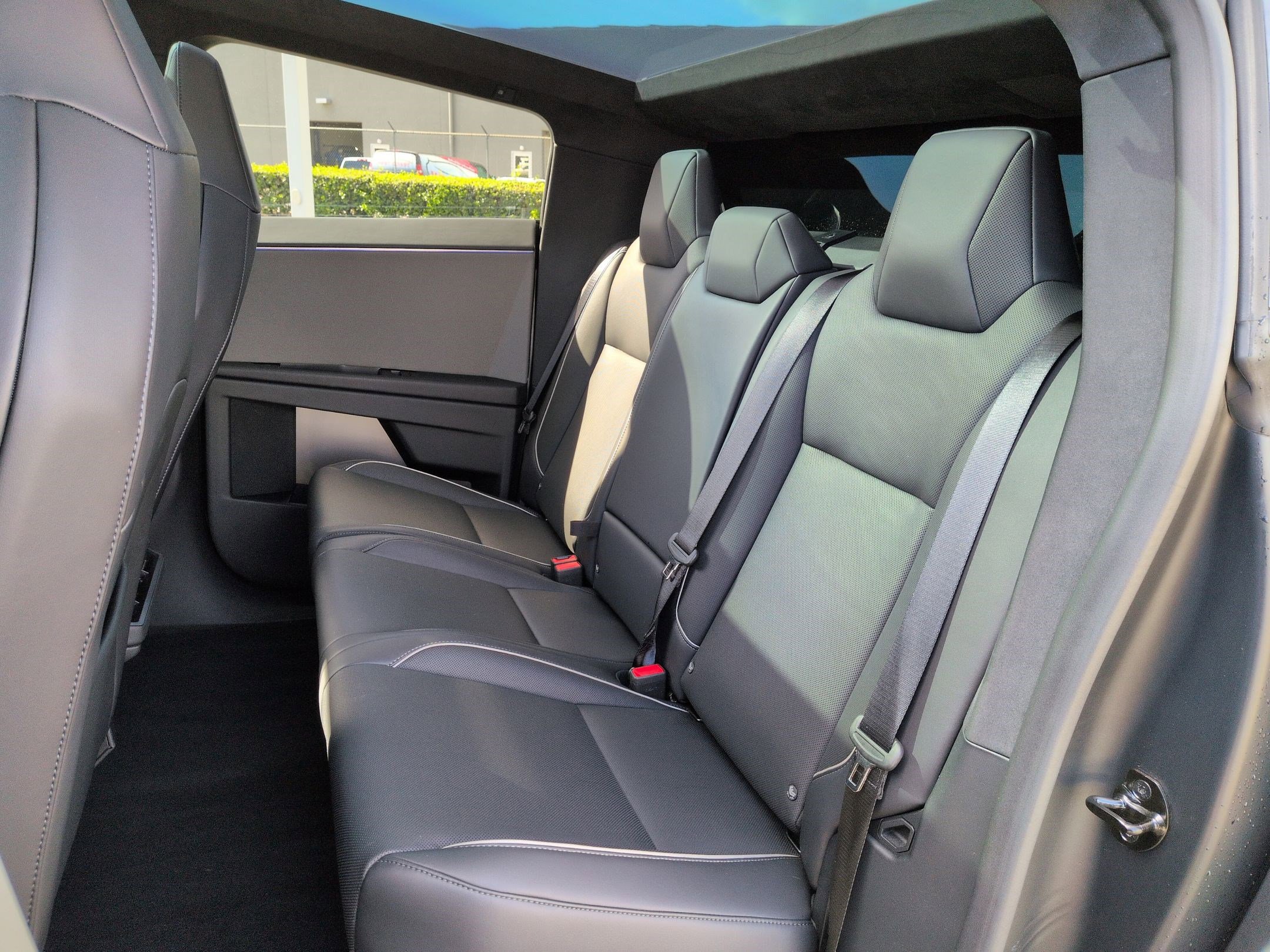 Used 2024 Tesla Cybertruck Cyberbeast AWD/4WD image 31