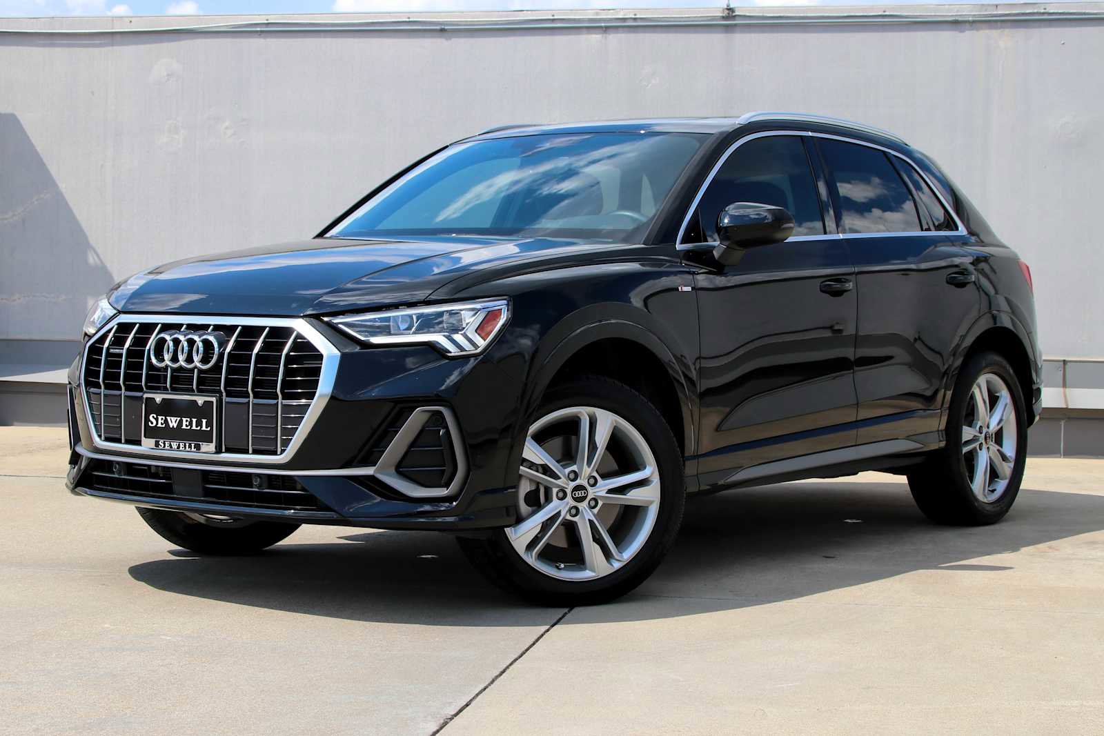 Certified 2024 Audi Q3 2.0T Premium w/ Convenience Package image 1