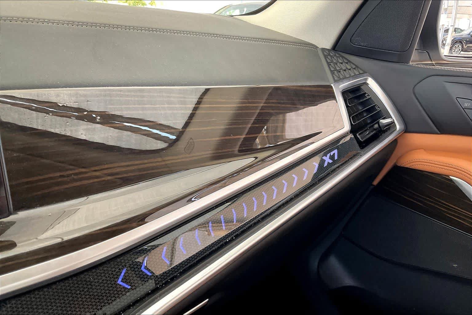 Used 2024 BMW X7 xDrive40i AWD/4WD image 15